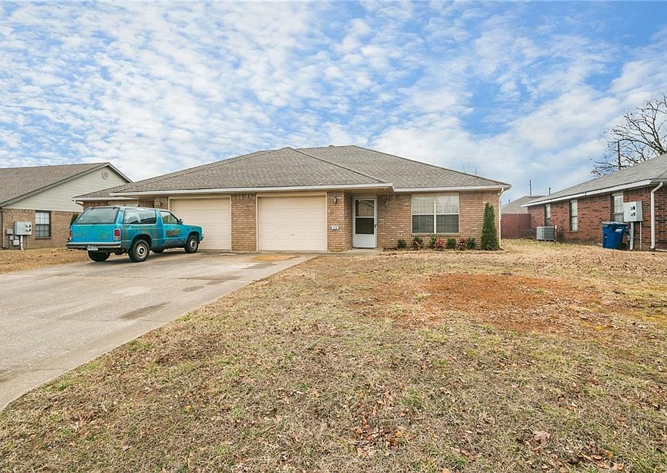 1st image of 4 Holly Dr