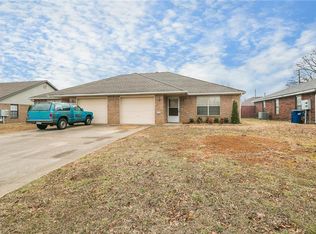 4 Holly Dr, Bentonville, AR 72712