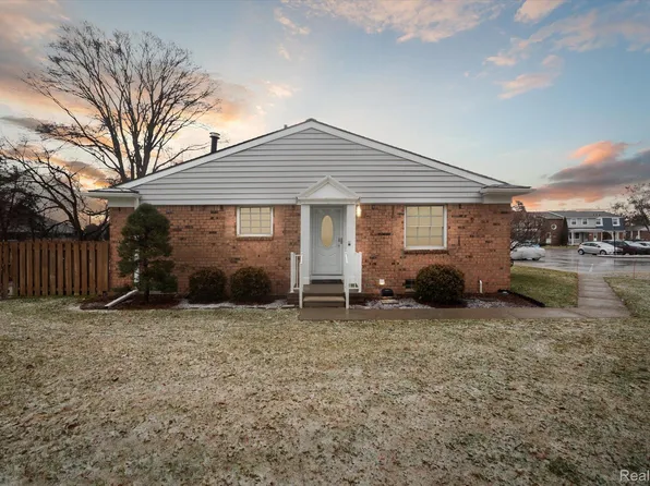 24834 Olde Orchard St, Novi, MI 48375