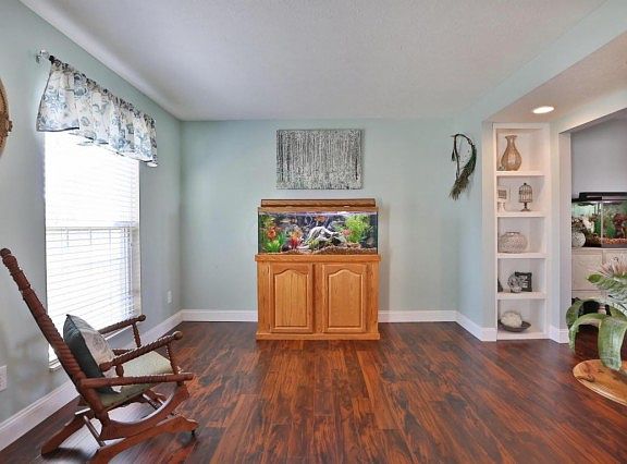 5th image of 599 Village Park Dr