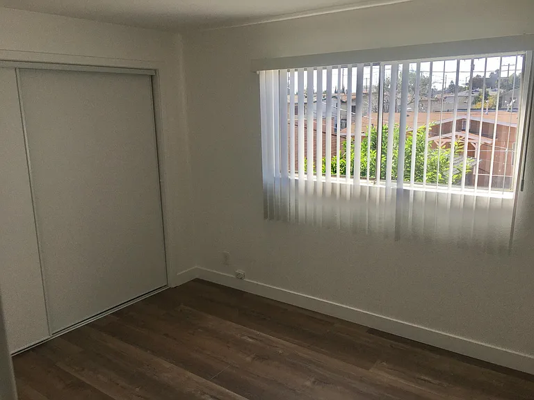 11248 Emelita St #6 — Photo 10