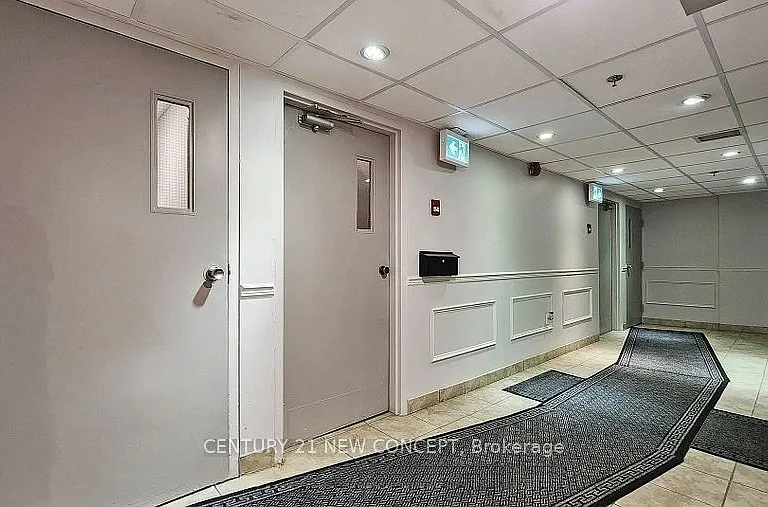 7451 Yonge St #101 — Photo 24