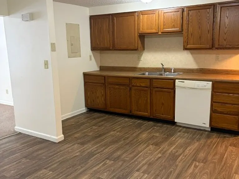 2813 Whitener St — Photo 1