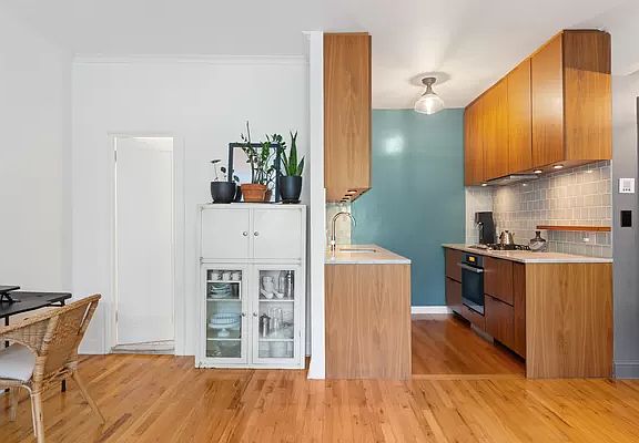 4th image of 21 S Portland Ave APT 3R