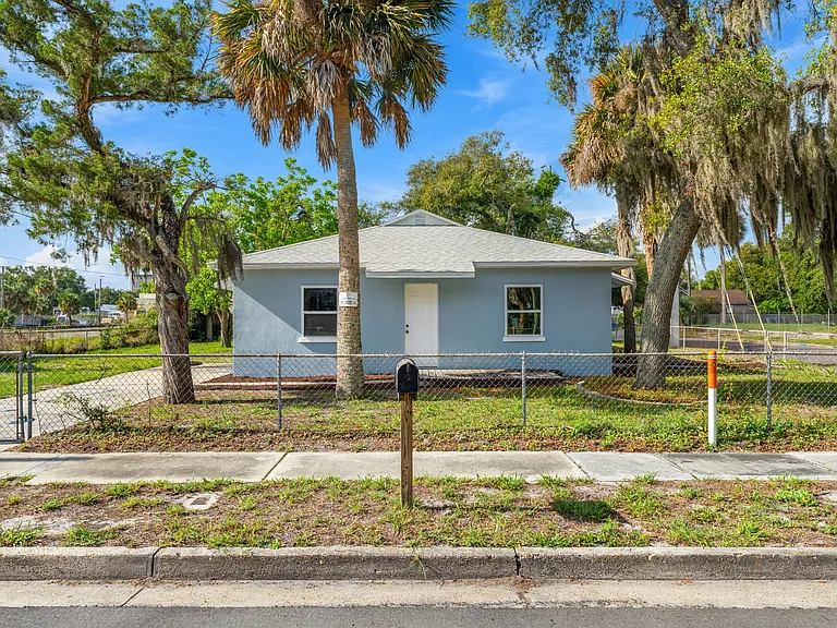 405 Dummitt Ave — Photo 5