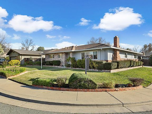 3rd image of 8402 Roxburgh Way