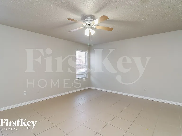 3913 Fox Run Dr — Photo 9