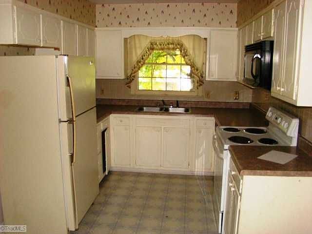 2nd image of 2737 London Ln