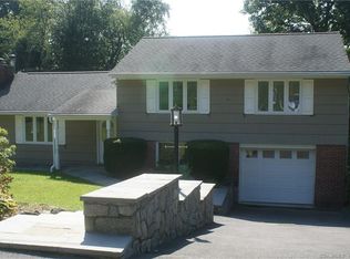 8 Schermerhorn Dr, New Fairfield, CT 06812