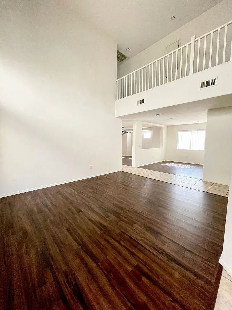 Open Floor Plan Spring Valley Home With A Bedroom And Shower Downstairs — Photo 3