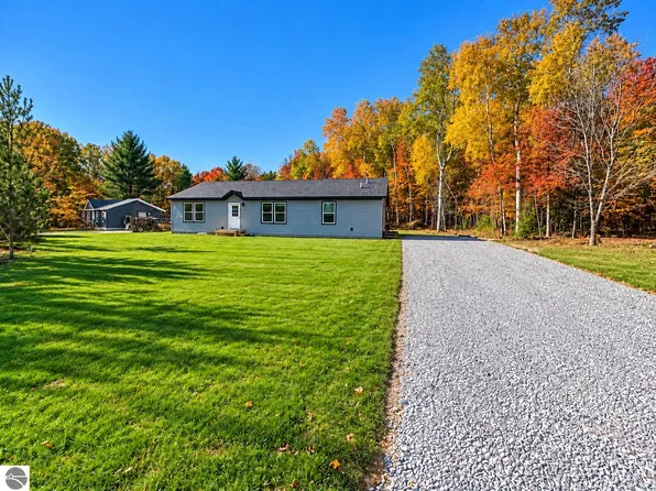 511 Ottawa Trl, Buckley, MI 49620