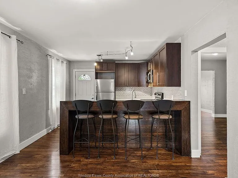541 Moy Ave — Photo 7