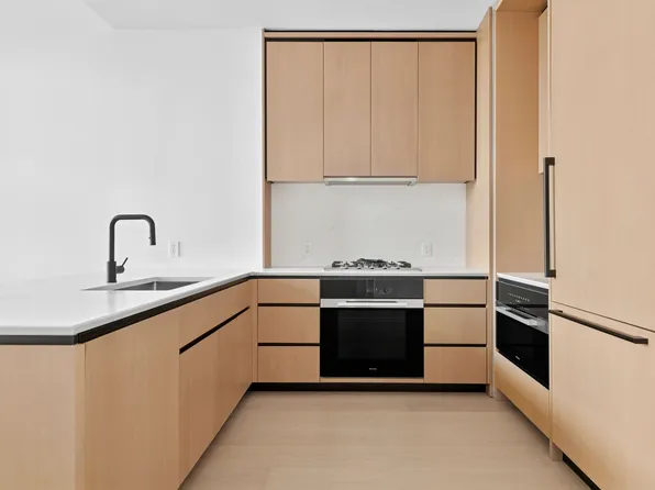 480 Kent Avenue image 6 of 21