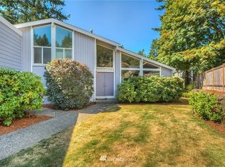 19219 35th Pl NE, Lake Forest Park, WA 98155