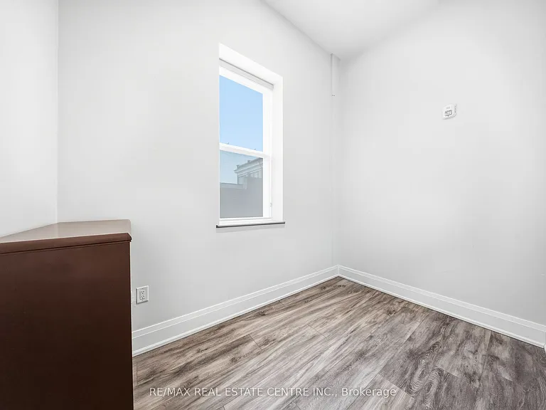 11 Queen St #301 — Photo 18