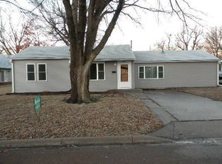 606 N Tennessee St, Iola, KS 66749