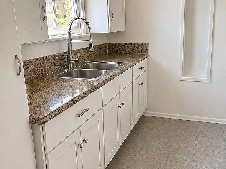 4580 California Ave — Photo 6