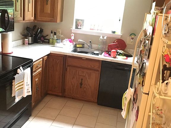 Kitchen with newer appliances