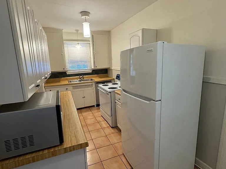 2530 Girard St — Photo 9
