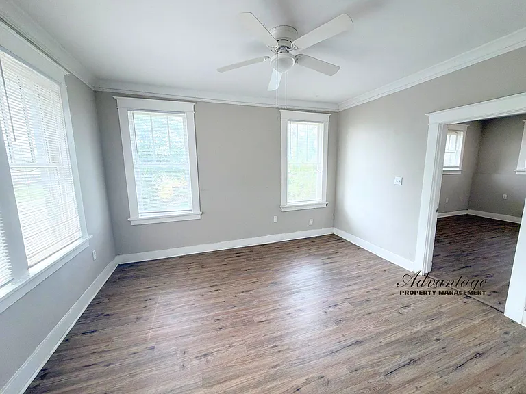 525 N Waldran Blvd #4 — Photo 2