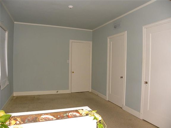 3rd image of 5419 Mercedes Ave