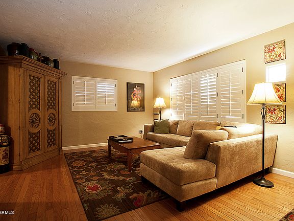 4th image of 3224 E Clarendon Ave