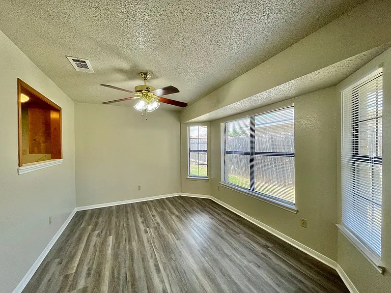 109 S Brook Dr — Photo 6