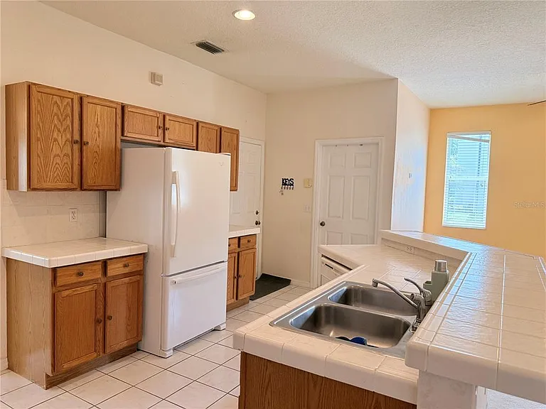 3010 Victoria Dr — Photo 13