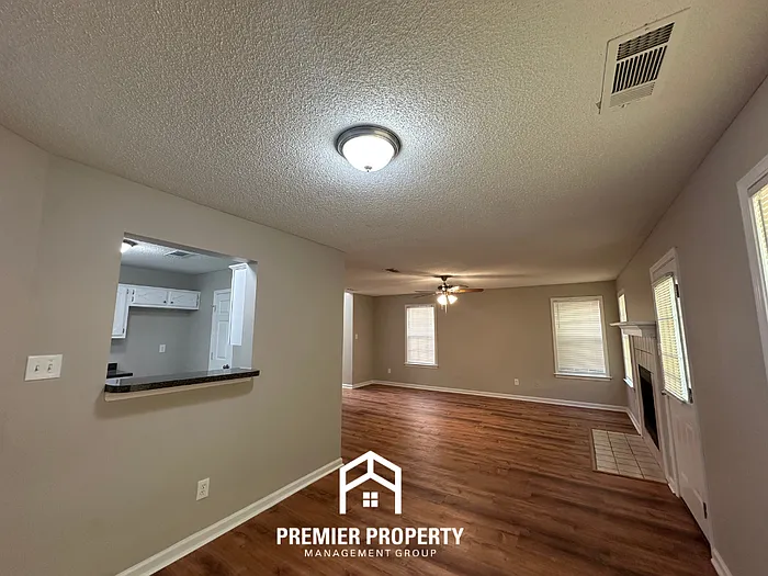 993 Nolan Ln — Photo 5