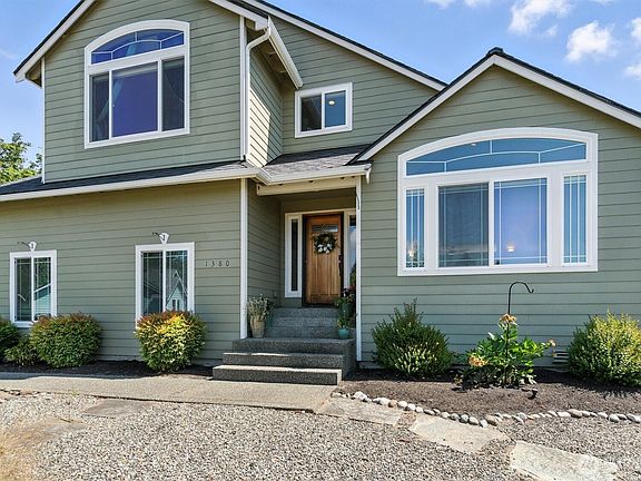 3rd image of 1380 NE Lena Place