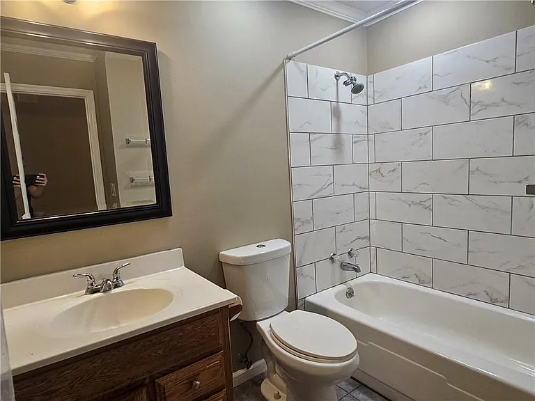 395 Monivea Ln — Photo 15