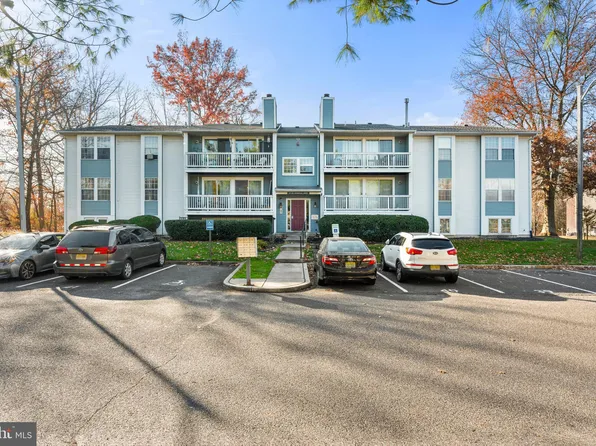 43 Kenwood Dr, Sicklerville, NJ 08081
