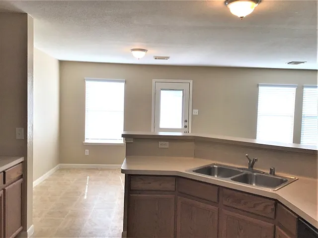 16311 Hayesford Ln — Photo 4