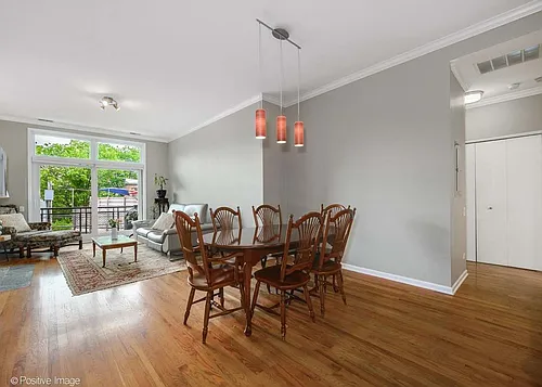 2089 W Wabansia Ave #202 Photo 1