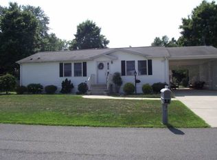 14 Tanglewood Dr, Cream Ridge, NJ 08514