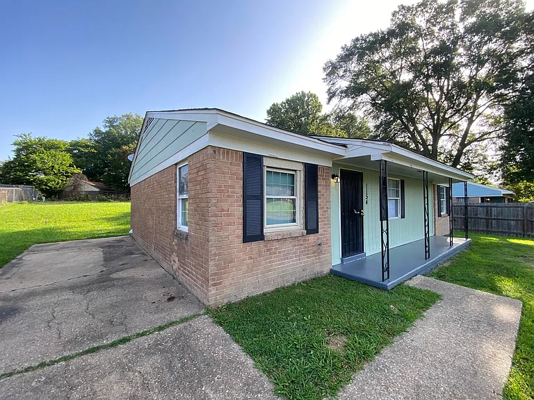 1154 Western Park Dr — Photo 2