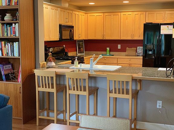 Breakfast nook with four bar stools