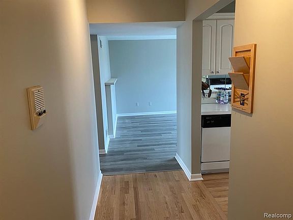 2nd image of 9667 Bayview Dr APT 313