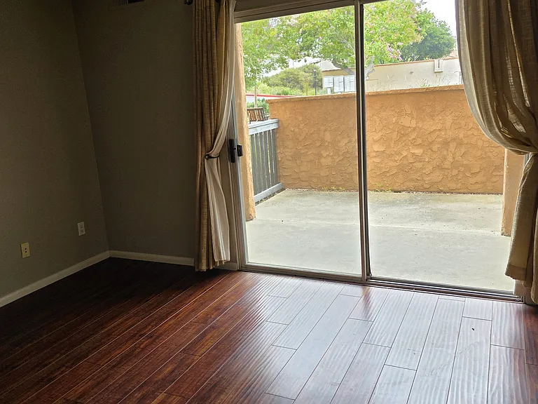 Shoreline Dr — Photo 7