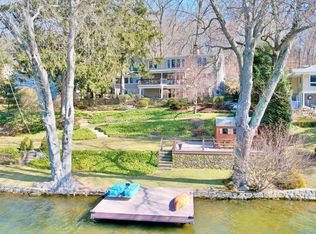 111 Pinewood Trl, Trumbull, CT 06611