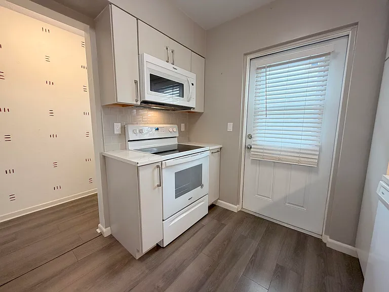230 N Federal Hwy #305 — Photo 5