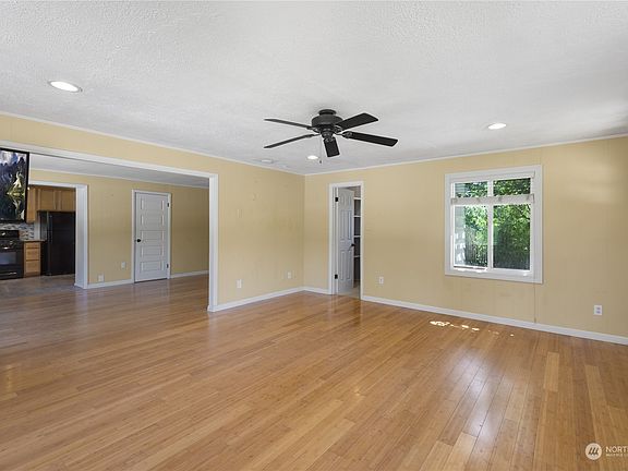4th image of 15328 Juanita Drive NE
