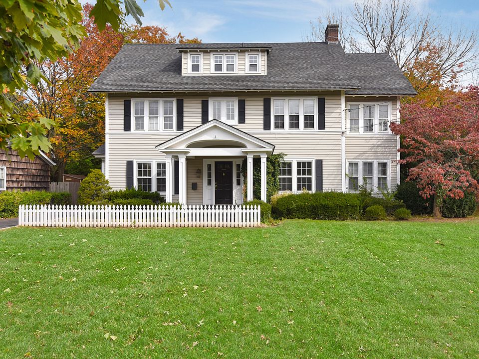 1st image of 8 Woodmere Blvd S