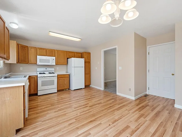 698 Eagle Dr — Photo 8