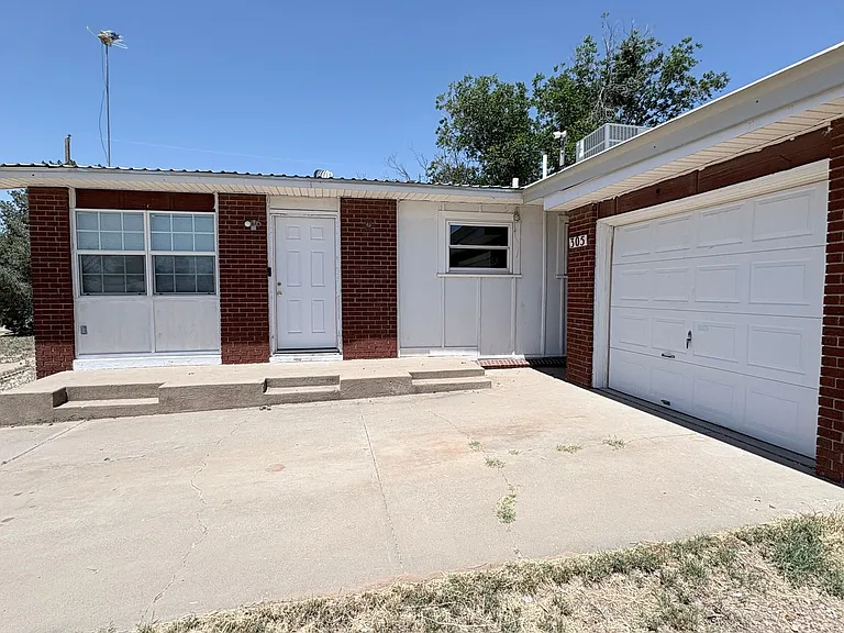 305 Swinging Spear Rd — Photo 2