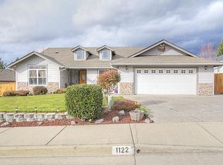 1122 SE Allenwood Dr, Grants Pass, OR