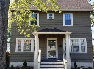 2108 Rossmoor Rd, Cleveland Heights, OH 44118