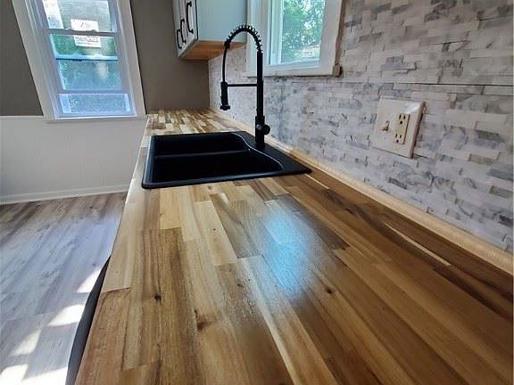 5th image of 449 Walnut St