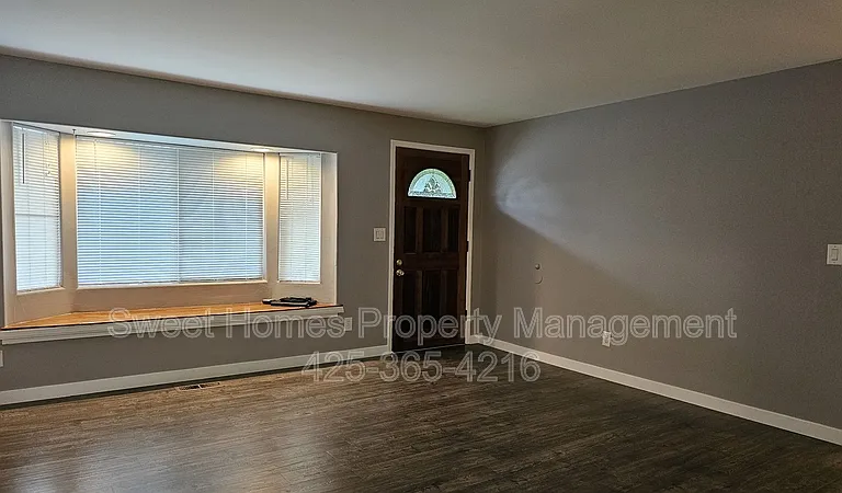 12828 111th Ave NE — Photo 1