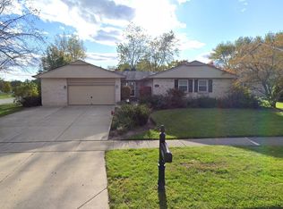 840 Ridgefield Ln, Buffalo Grove, IL 60089